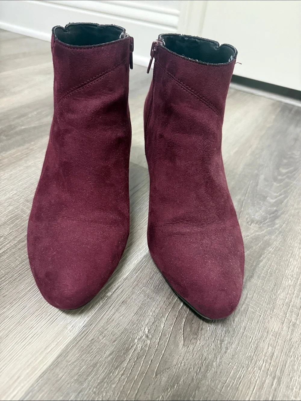 Kelly & Katie Wine Suede Pointed Ankle Booties with Side Zip 9M